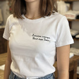 T.Shirt Avvocata basic con ricamo blu navy lato cuore "Arriverai ovunque, passo dopo passo!"