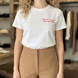 T.Shirt Avvocata basic con ricamo rosso lato cuore "Arriverai ovunque, passo dopo passo!"