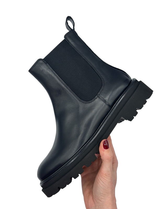 ALMA stivale tronchetto con elastico in nappa nera e suola extralight - BEST SELLER