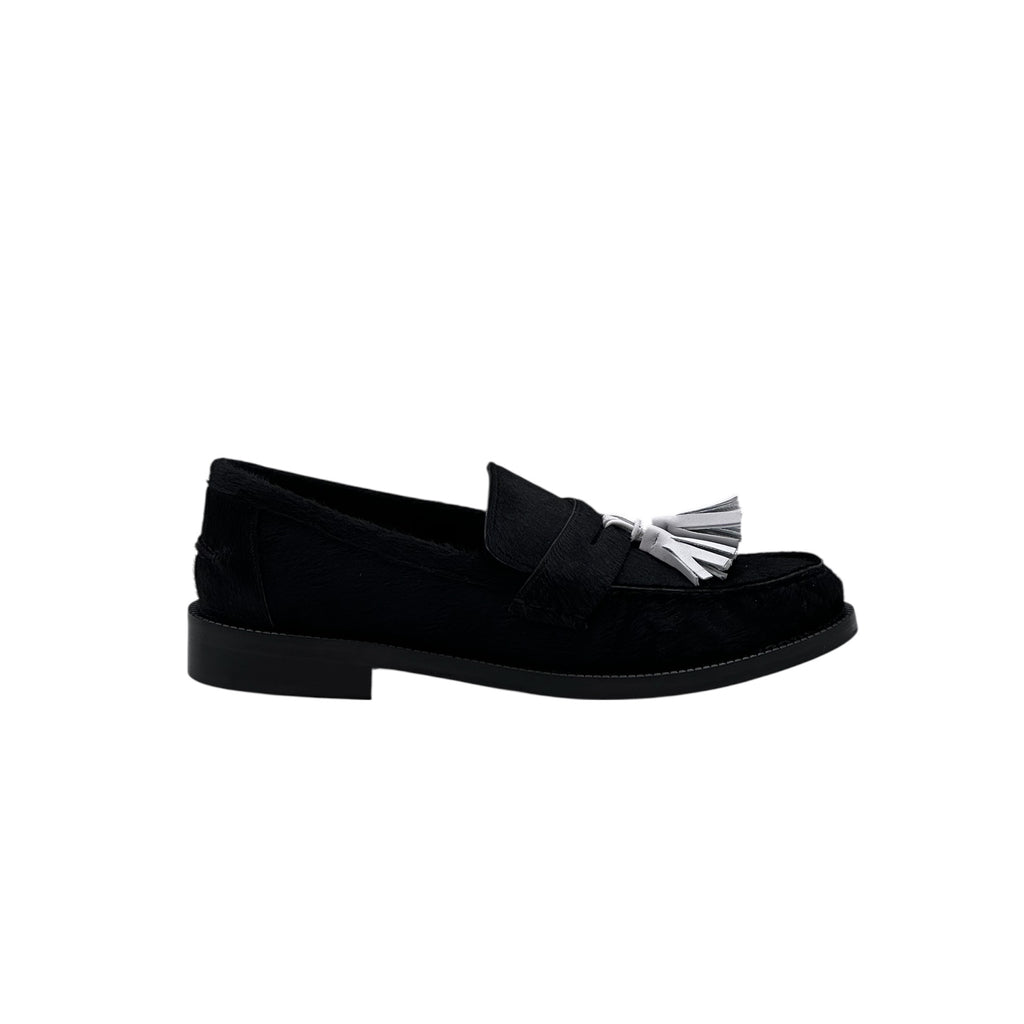 AUDREY mocassino in cavallino nero con nappine bianche